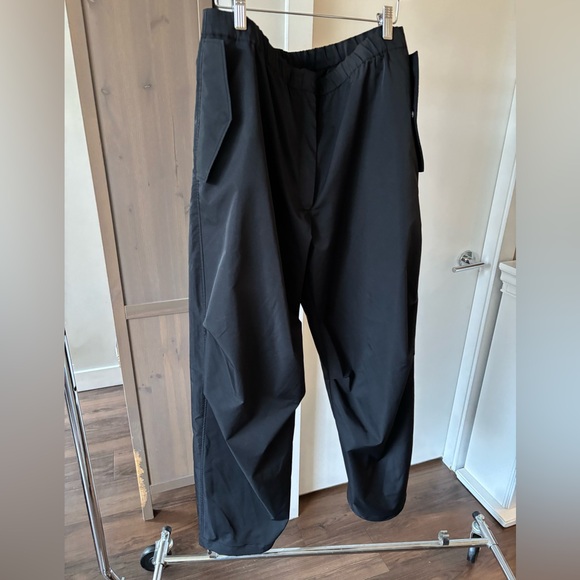 Babaton Pants - Babaton Women’s Black Nylon Cargo Pant